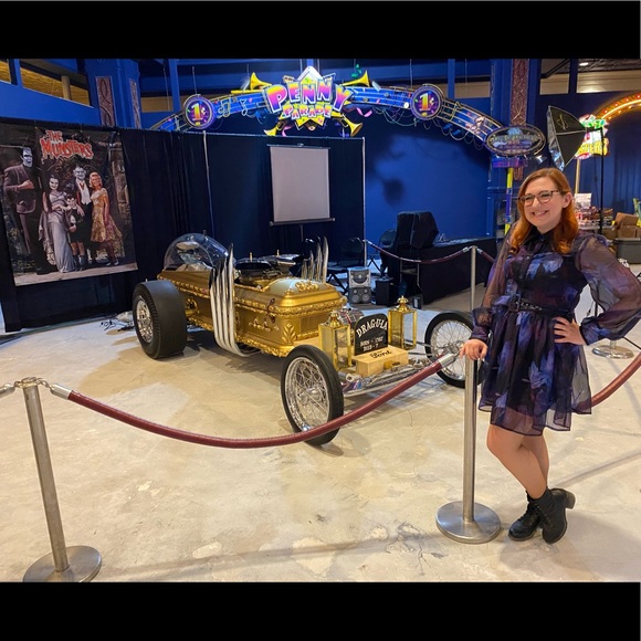 🎃Meet your Posher, Toni 🎃 - Picture 7 of 8